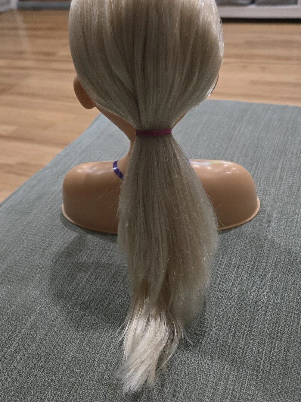 N/A blonde hair